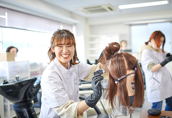 就職支援 | 東京の美容学校で美容師のプロを目指す|マリールイズ美容専門学校