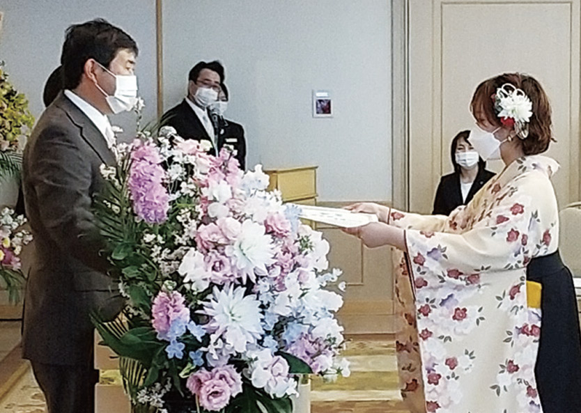 卒業式 | 東京の美容学校で美容師のプロを目指す|マリールイズ美容専門学校