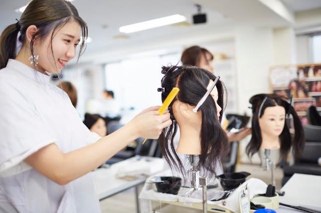 東京の美容学校で美容師のプロを目指す マリールイズ美容専門学校 東京の美容学校で美容師のプロを目指す マリールイズ美容専門学校